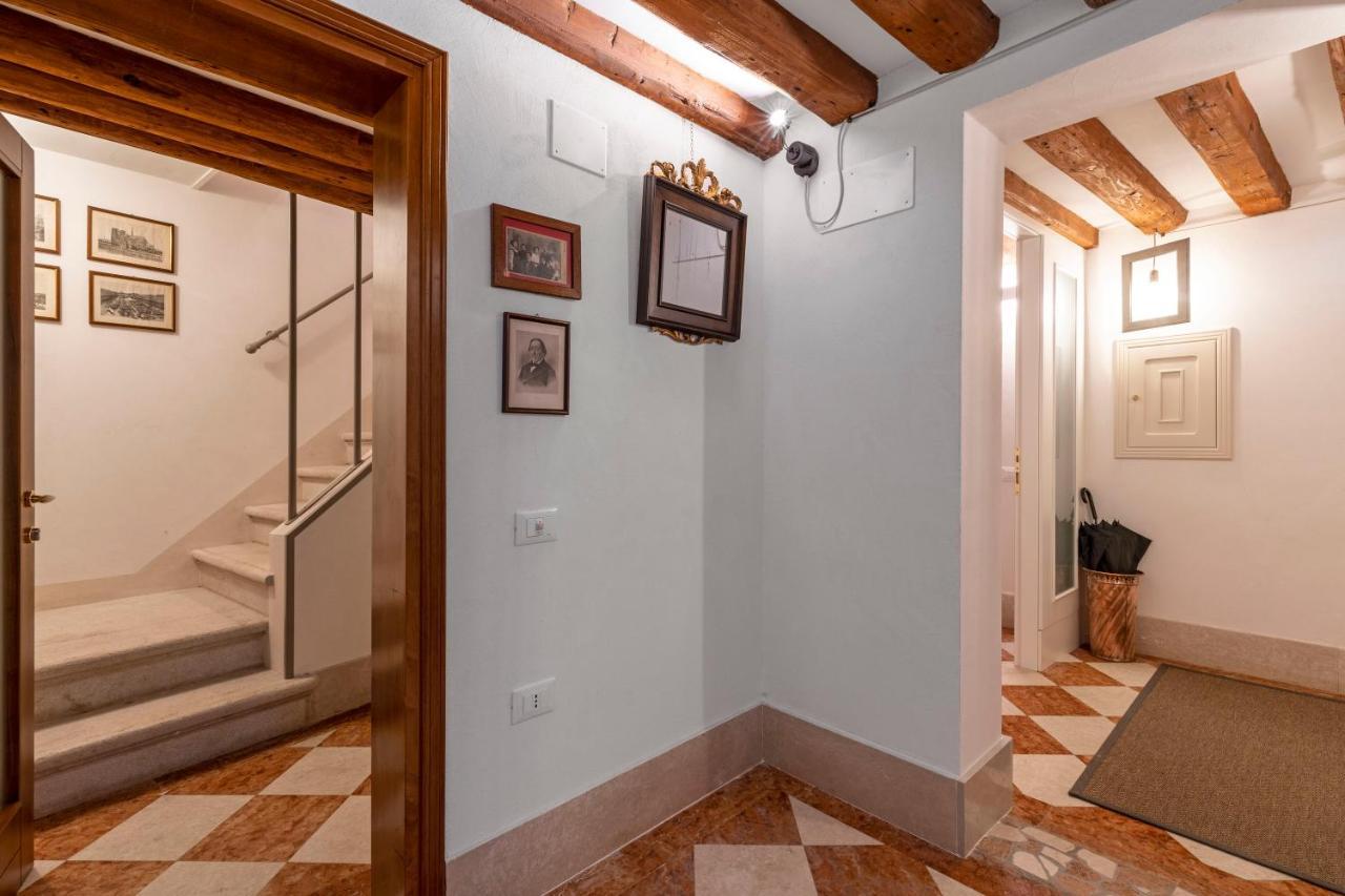 Апартаменти San Silvestro House Венеція Екстер'єр фото